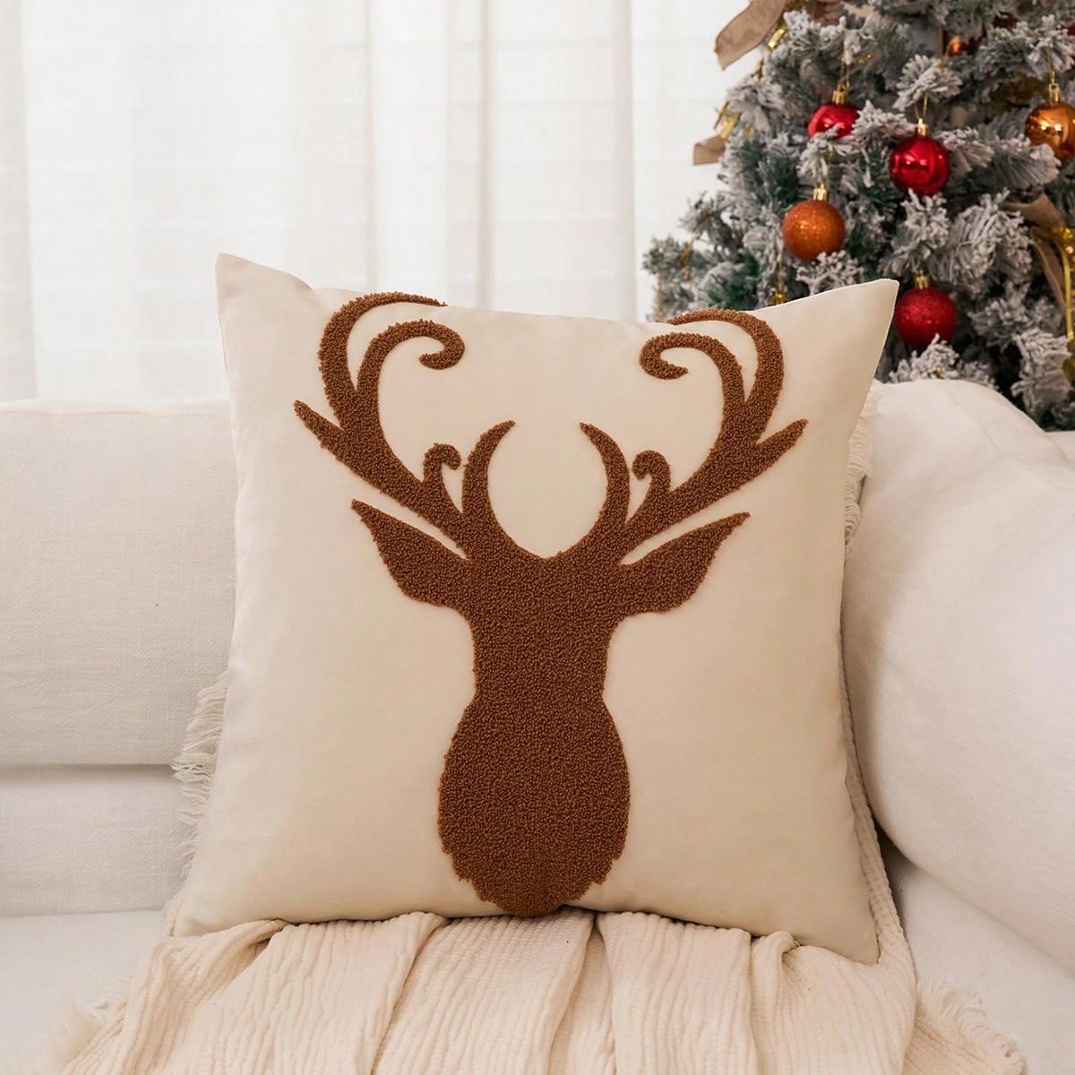 1pc Christmas Reindeer Cushion Cover,Christmas Decorative Throw Pillow Cover,18*18 Pillowcase,Soft Fleece,For Winter Decor,Living Room,Sofa Cushion Cover,Bedding Decor,Christmas Decorations Beige