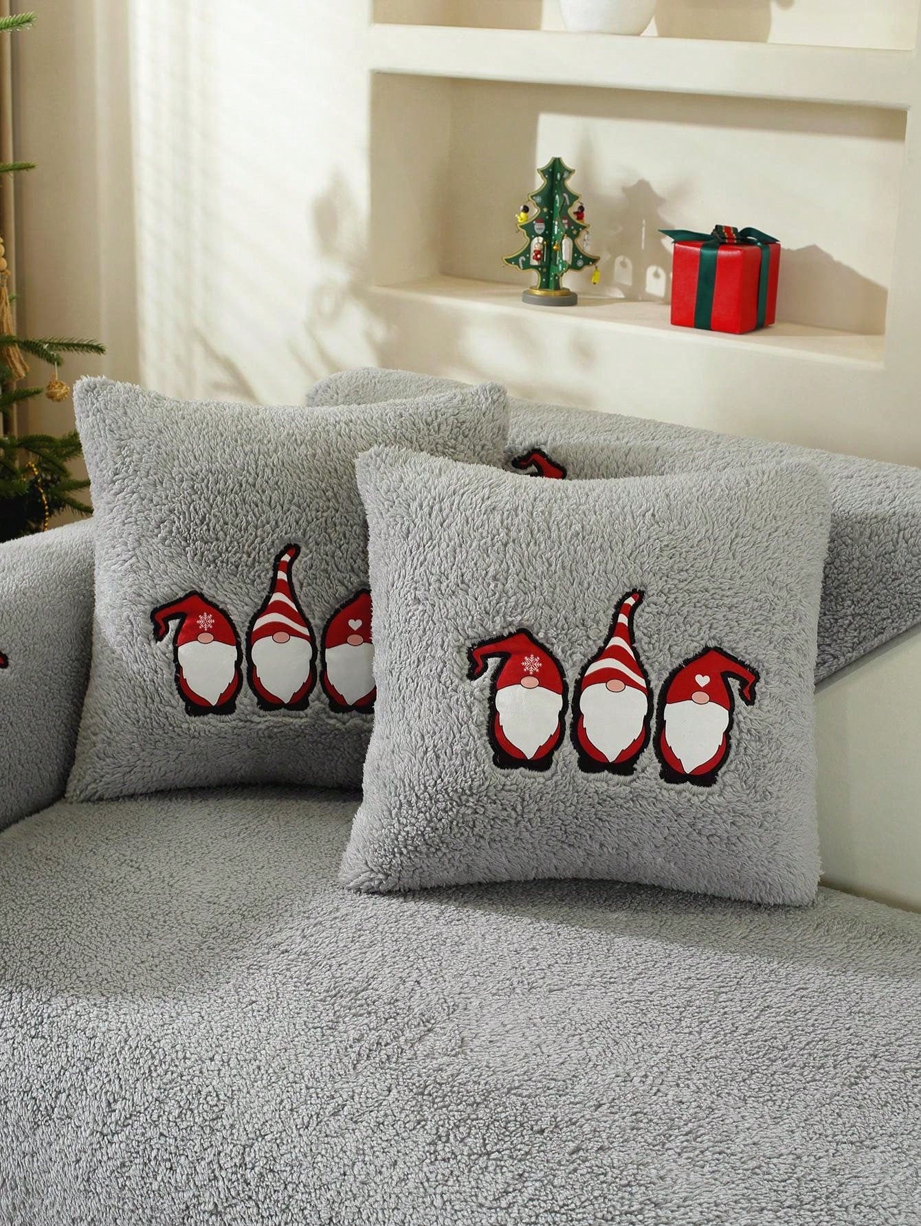 1pc Christmas Eve Sherpa Fleece Sofa Slipcover, Christmas Theme Anti-Slip Couch Protector For Christmas Decorations, Suitable For Office, Bedroom, Living Room Home Decor, All Season Grey